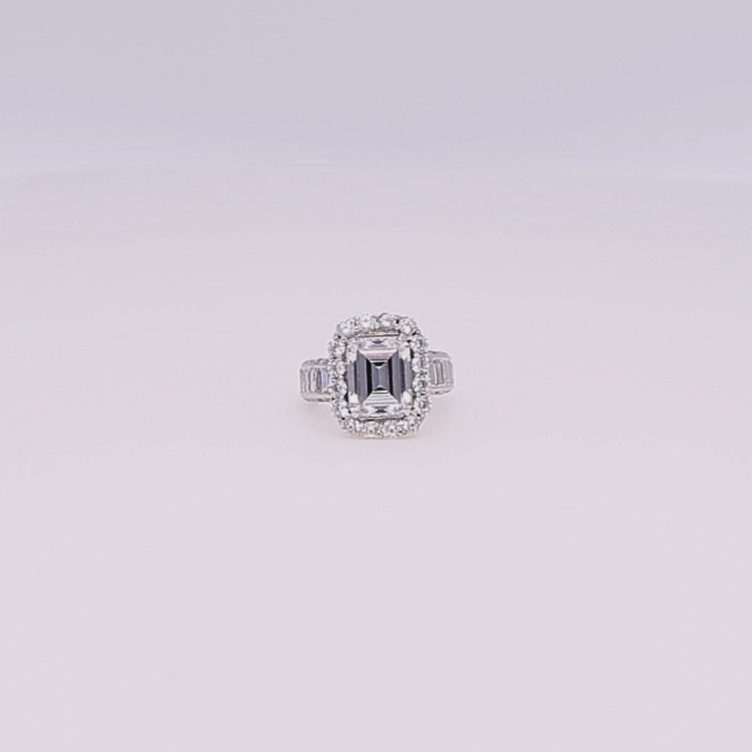 Brillio Crest Ring